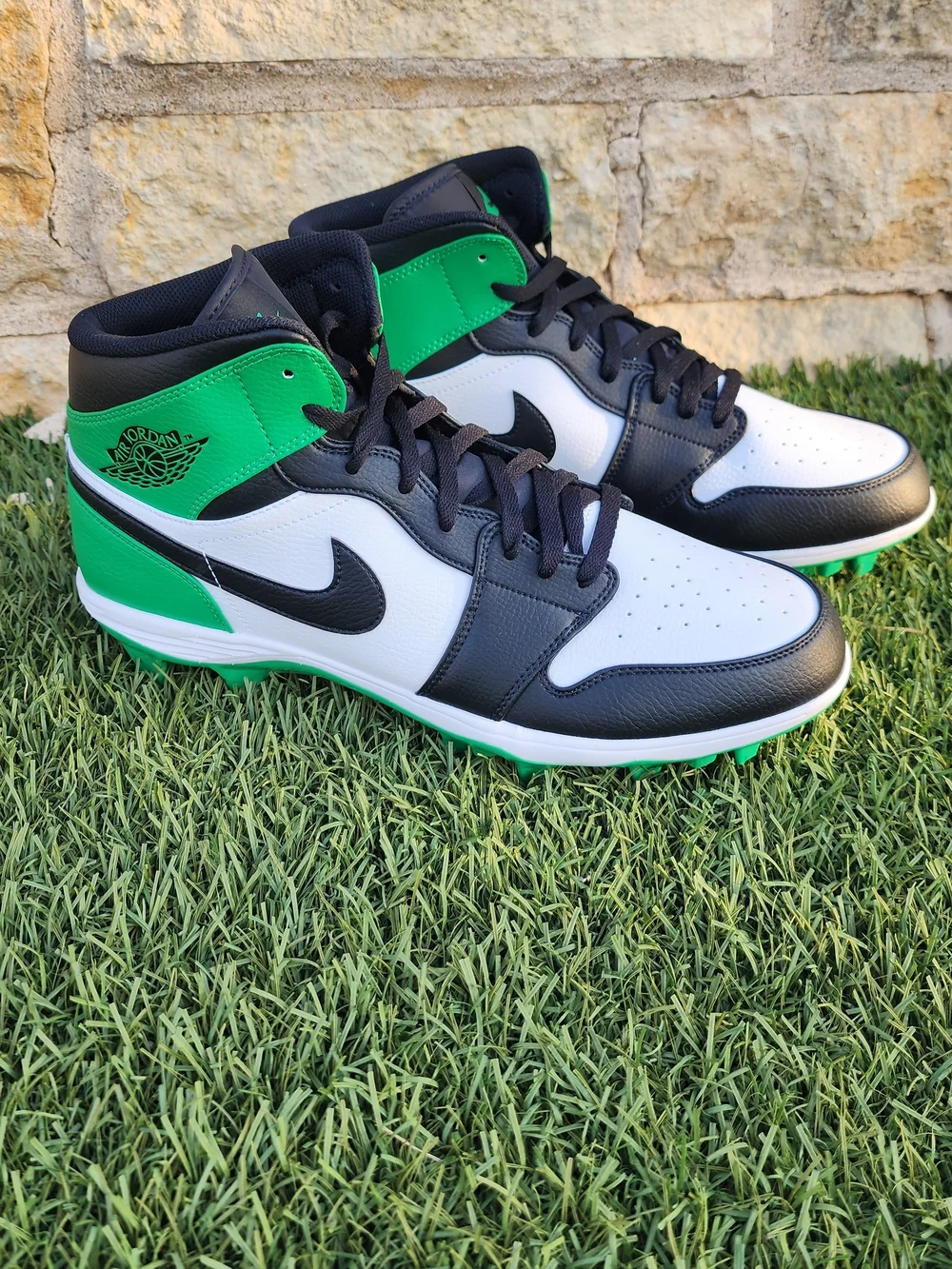 Nike Air Jordan Retro 1 Mid 